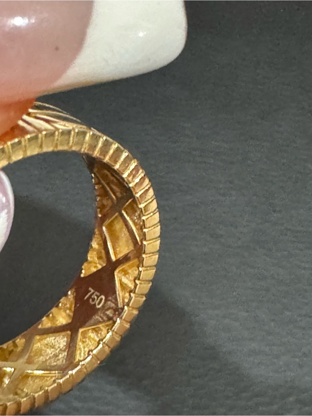 750 Hallmark Gold Circular Pendant - Elegant Textured Hoop